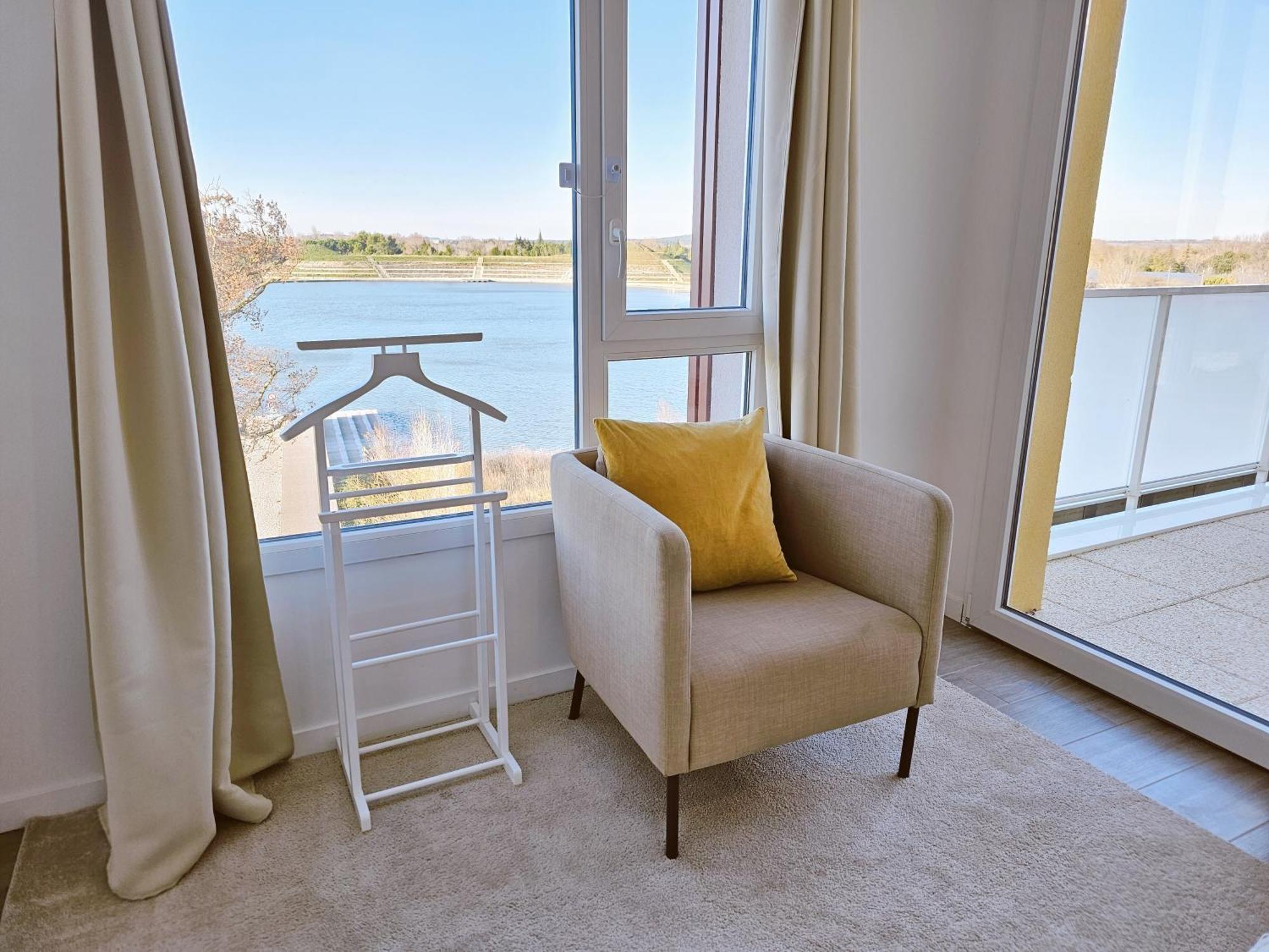 Lakeside Provence - Appartement 4 Etoiles Face Au Lac De Monteux Extérieur photo